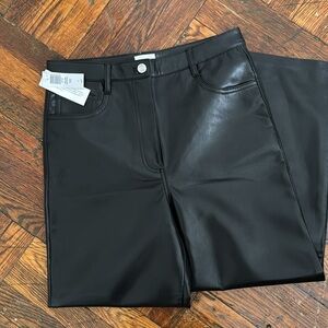 aritzia melina pants cropped never worn, size 8